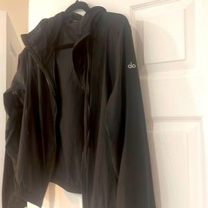 ALO light windbreaker with pockets.